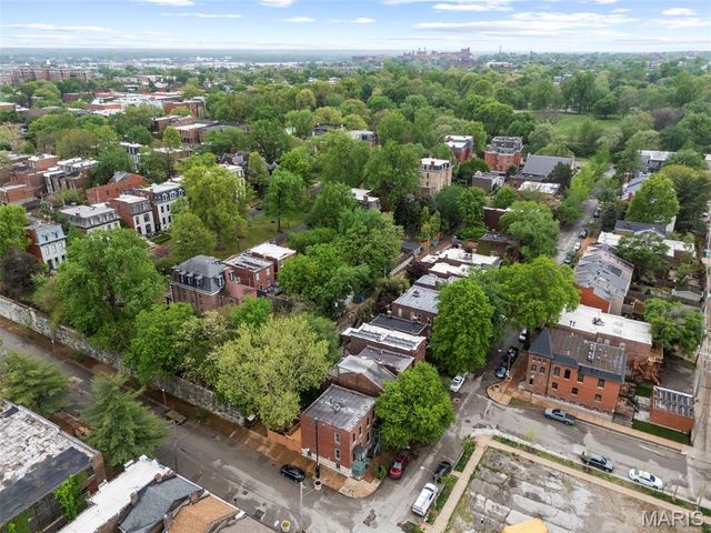 1200 Mackay Place, St Louis, MO 63104