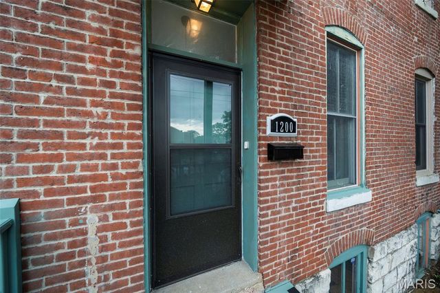1200 Mackay Place, St Louis, MO 63104