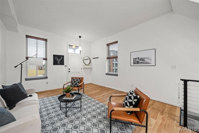 1200 Mackay Place, St Louis, MO 63104