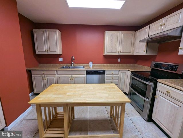 100 HOMECREST AVE, Ewing, NJ 08638