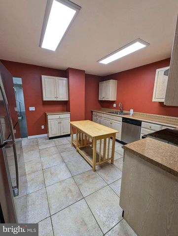 100 HOMECREST AVE, Ewing, NJ 08638