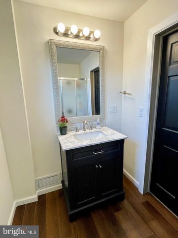 100 HOMECREST AVE, Ewing, NJ 08638