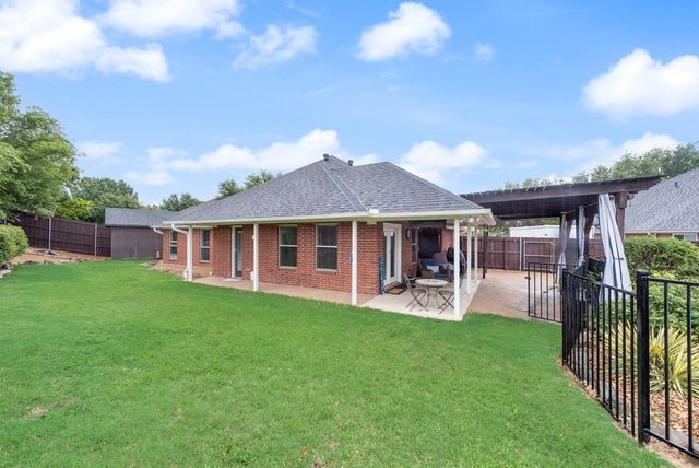 7057 Ridge Crest Drive, North Richland Hills, TX 76182