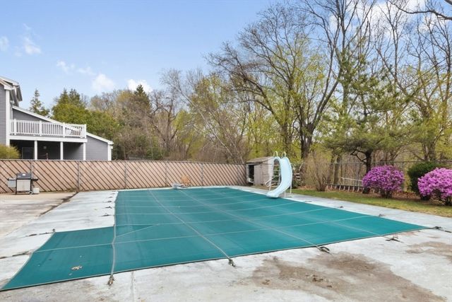 176 Mallard Way, Waltham, MA 02452