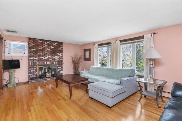 176 Mallard Way, Waltham, MA 02452