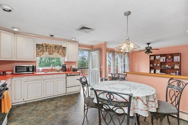 176 Mallard Way, Waltham, MA 02452