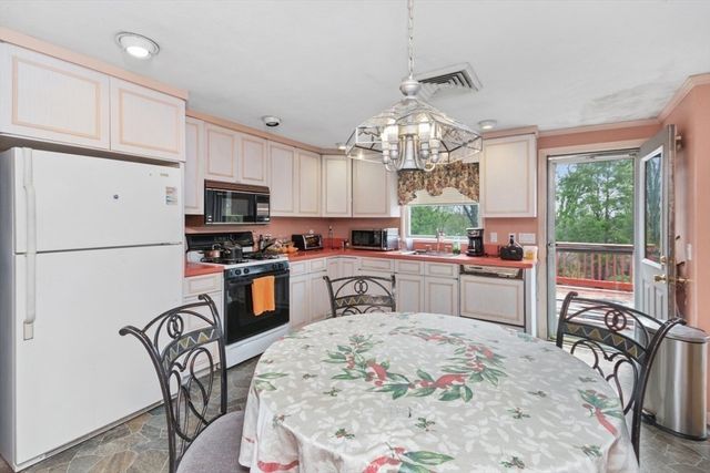 176 Mallard Way, Waltham, MA 02452