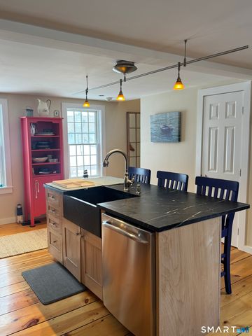84 Waterside Lane APT 3, Clinton, CT 06413