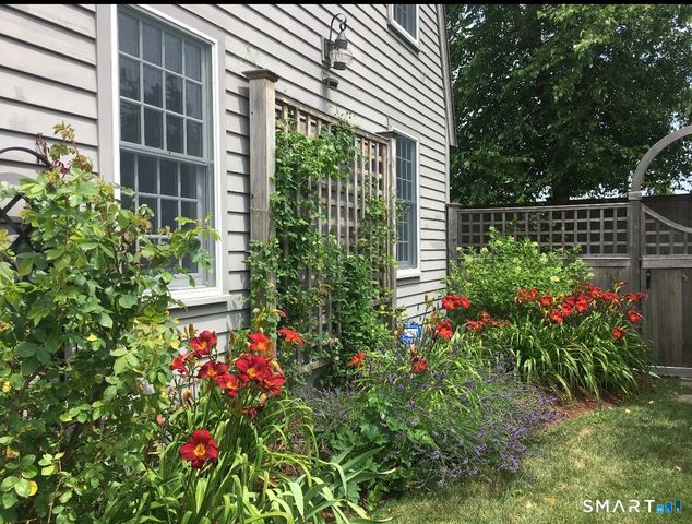 84 Waterside Lane APT 3, Clinton, CT 06413