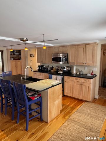 84 Waterside Lane APT 3, Clinton, CT 06413