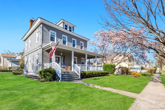 237 Willow Street, Roslyn Heights, NY 11577