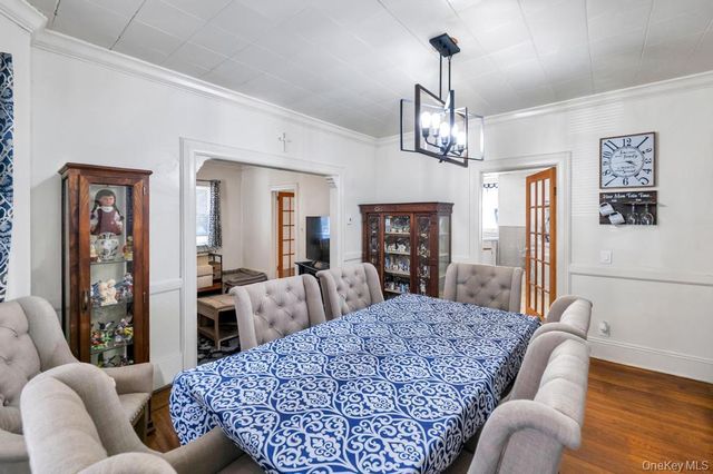 237 Willow Street, Roslyn Heights, NY 11577