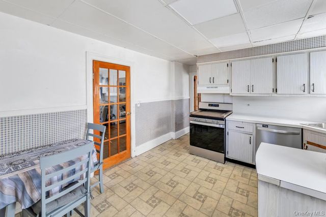 237 Willow Street, Roslyn Heights, NY 11577