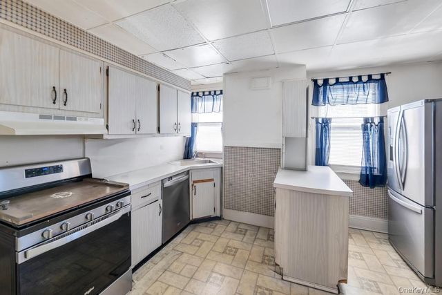 237 Willow Street, Roslyn Heights, NY 11577