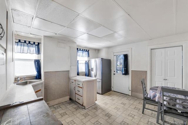 237 Willow Street, Roslyn Heights, NY 11577