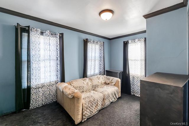 237 Willow Street, Roslyn Heights, NY 11577