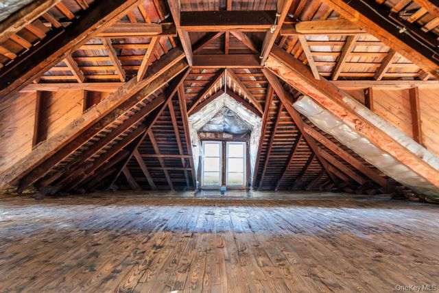 237 Willow Street, Roslyn Heights, NY 11577