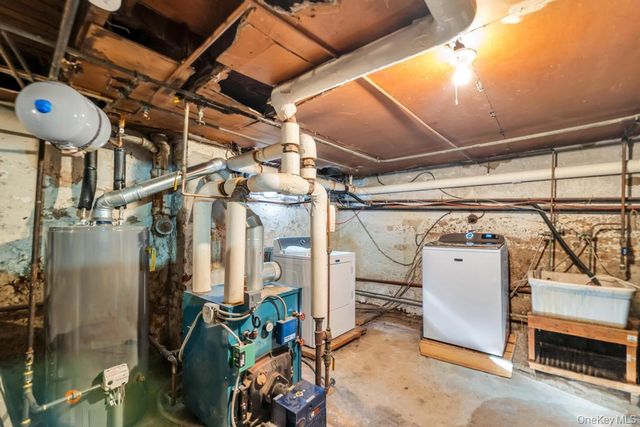 237 Willow Street, Roslyn Heights, NY 11577