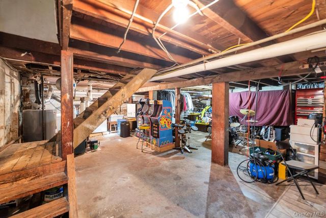 237 Willow Street, Roslyn Heights, NY 11577