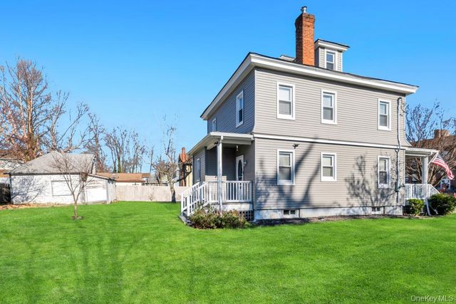 237 Willow Street, Roslyn Heights, NY 11577