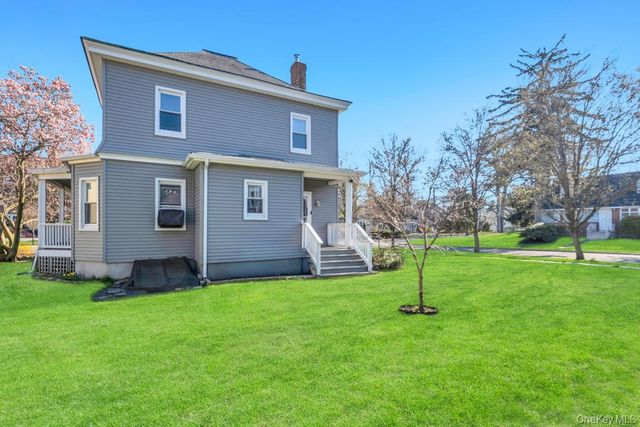 237 Willow Street, Roslyn Heights, NY 11577