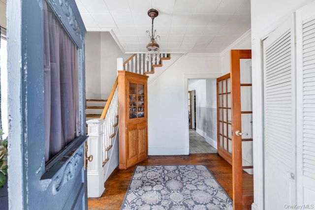 237 Willow Street, Roslyn Heights, NY 11577