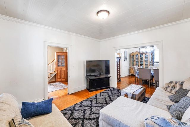 237 Willow Street, Roslyn Heights, NY 11577