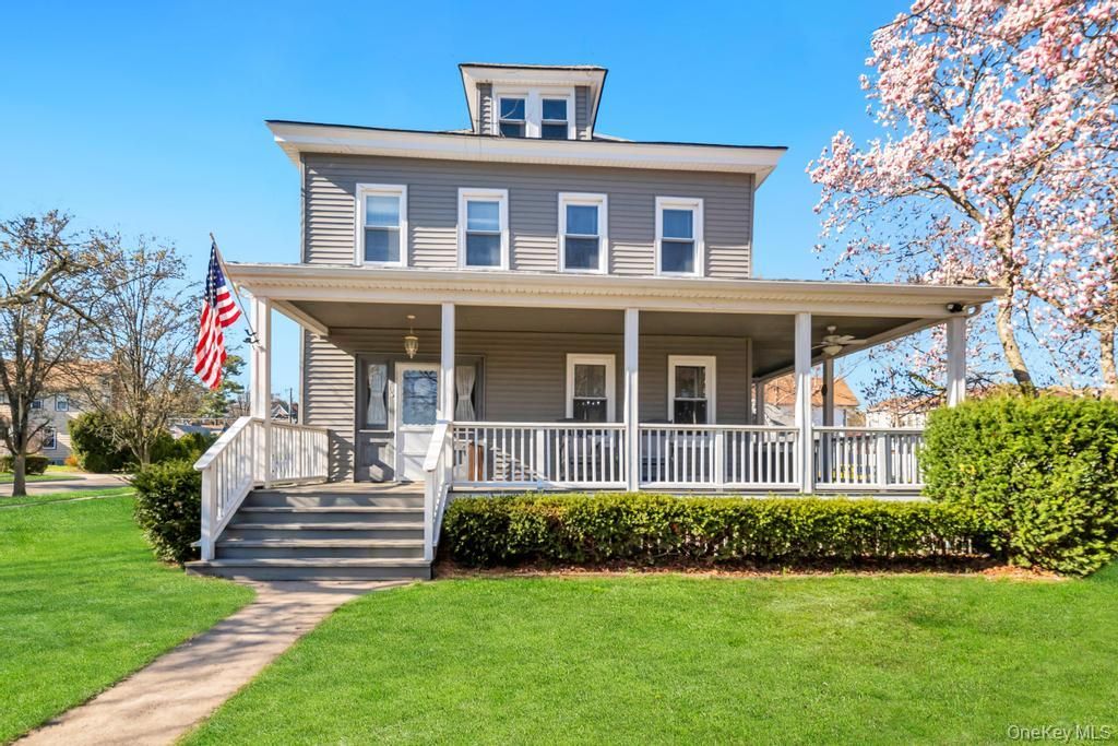 237 Willow Street, Roslyn Heights, NY 11577