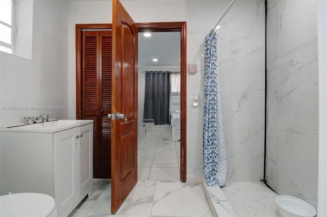 7600 W 15th Ave, Hialeah, FL 33014