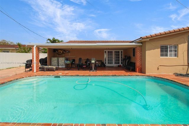 7600 W 15th Ave, Hialeah, FL 33014
