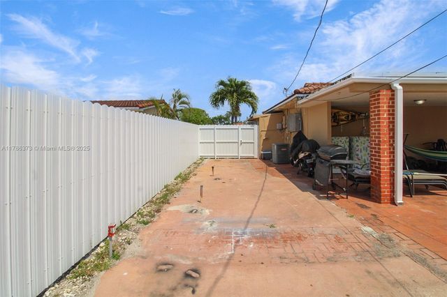 7600 W 15th Ave, Hialeah, FL 33014