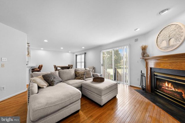 71 PALMER DR, Moorestown, NJ 08057