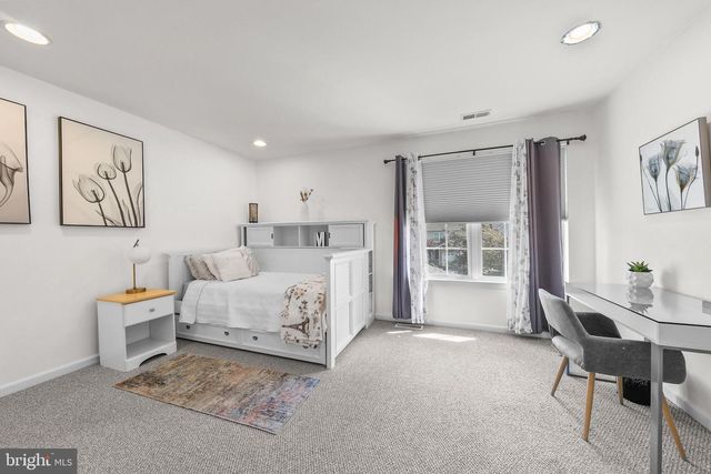 71 PALMER DR, Moorestown, NJ 08057