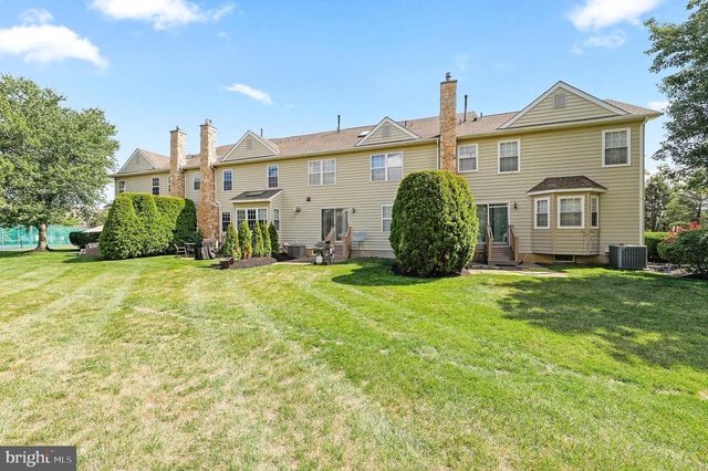 71 PALMER DR, Moorestown, NJ 08057