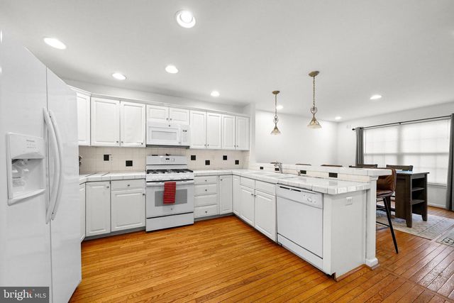 71 PALMER DR, Moorestown, NJ 08057