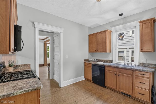 405 Silver Street, Akron, OH 44303