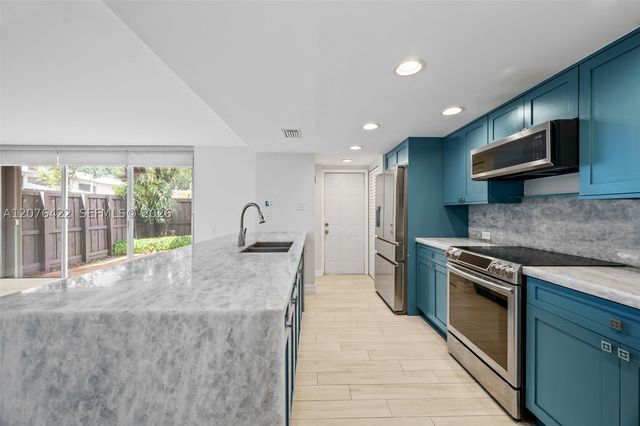 7140 SW 111th Ct -, Miami, FL 33173