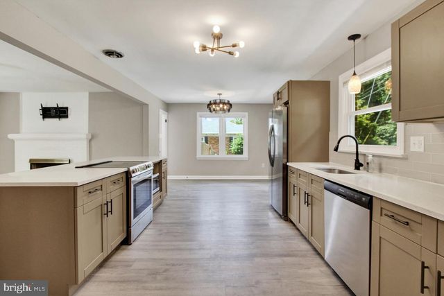2166 RIDGEWOOD RD, York, PA 17406