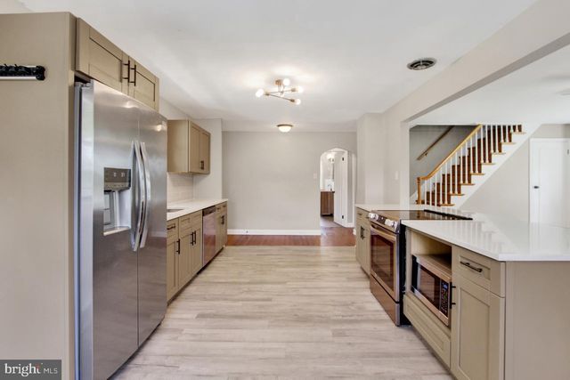 2166 RIDGEWOOD RD, York, PA 17406