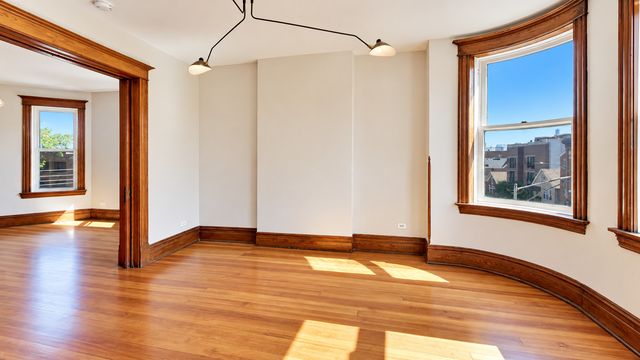 2502 W Augusta Boulevard 3, Chicago, IL 60622