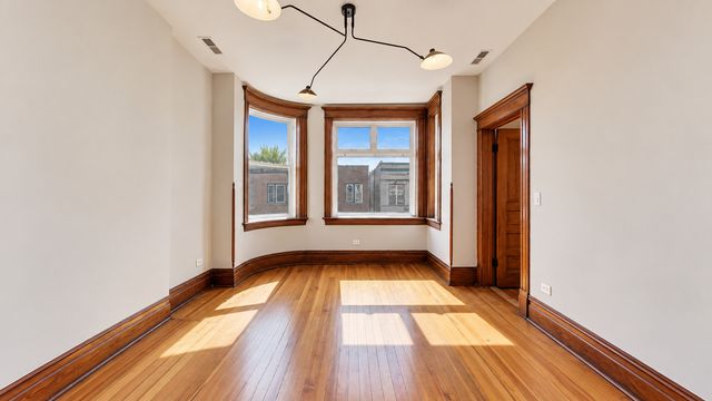 2502 W Augusta Boulevard 3, Chicago, IL 60622