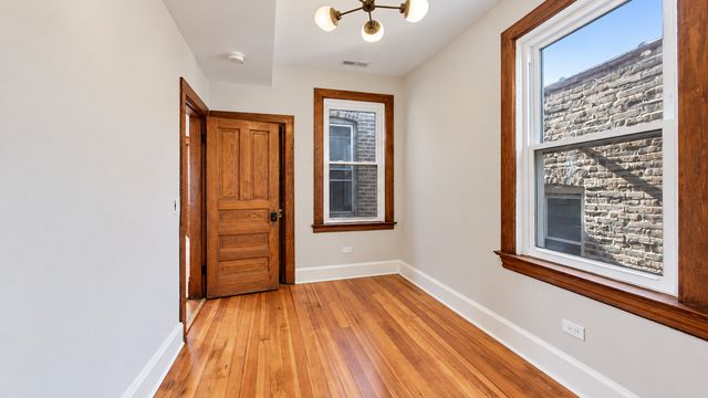 2502 W Augusta Boulevard 3, Chicago, IL 60622