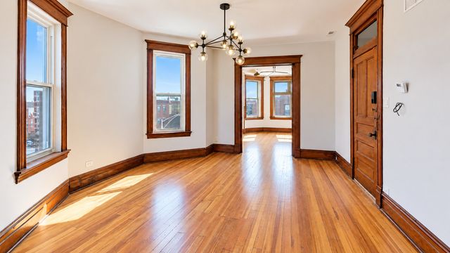 2502 W Augusta Boulevard 3, Chicago, IL 60622