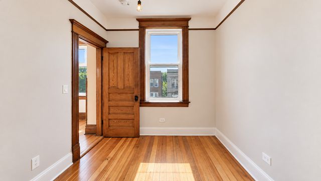 2502 W Augusta Boulevard 3, Chicago, IL 60622