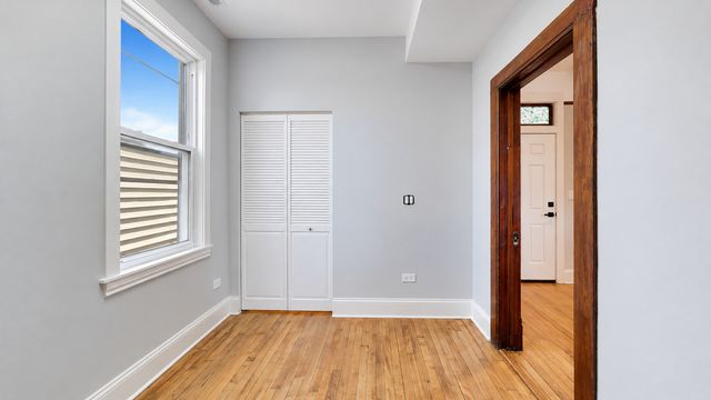 2502 W Augusta Boulevard 3, Chicago, IL 60622