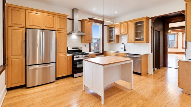 2502 W Augusta Boulevard 3, Chicago, IL 60622