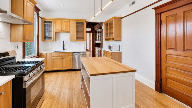 2502 W Augusta Boulevard 3, Chicago, IL 60622
