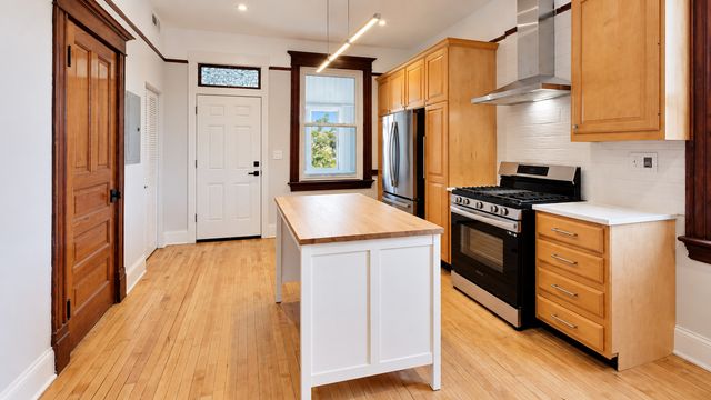 2502 W Augusta Boulevard 3, Chicago, IL 60622