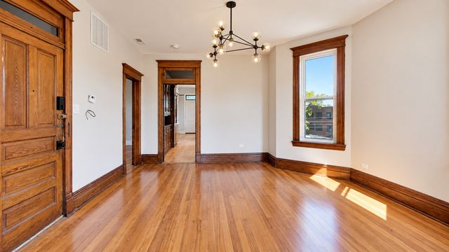 2502 W Augusta Boulevard 3, Chicago, IL 60622
