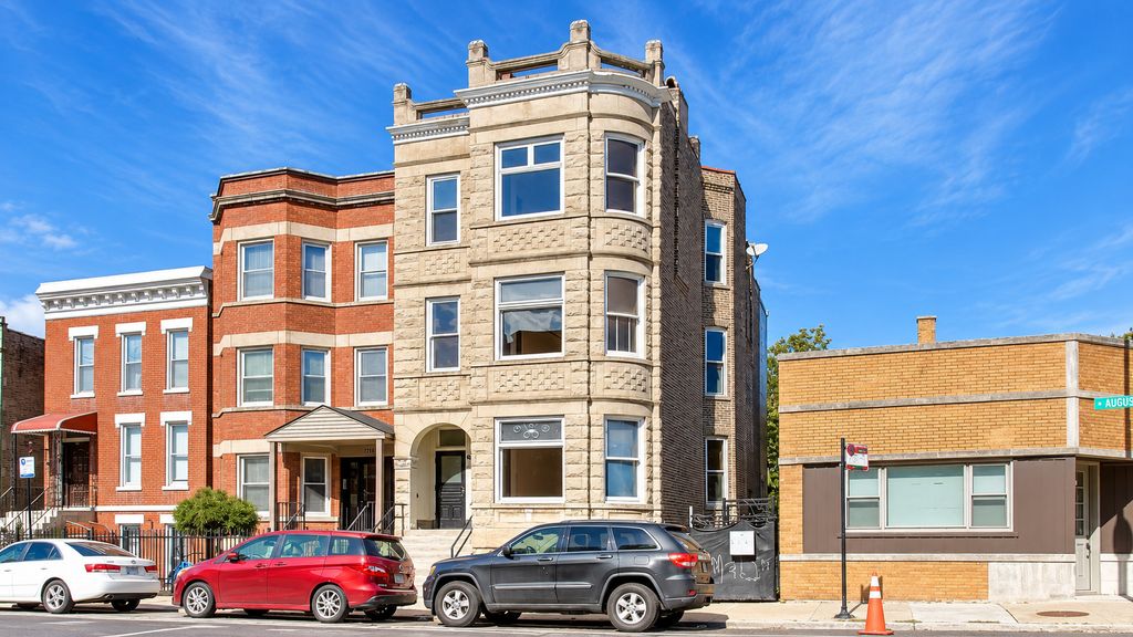 2502 W Augusta Boulevard 3, Chicago, IL 60622